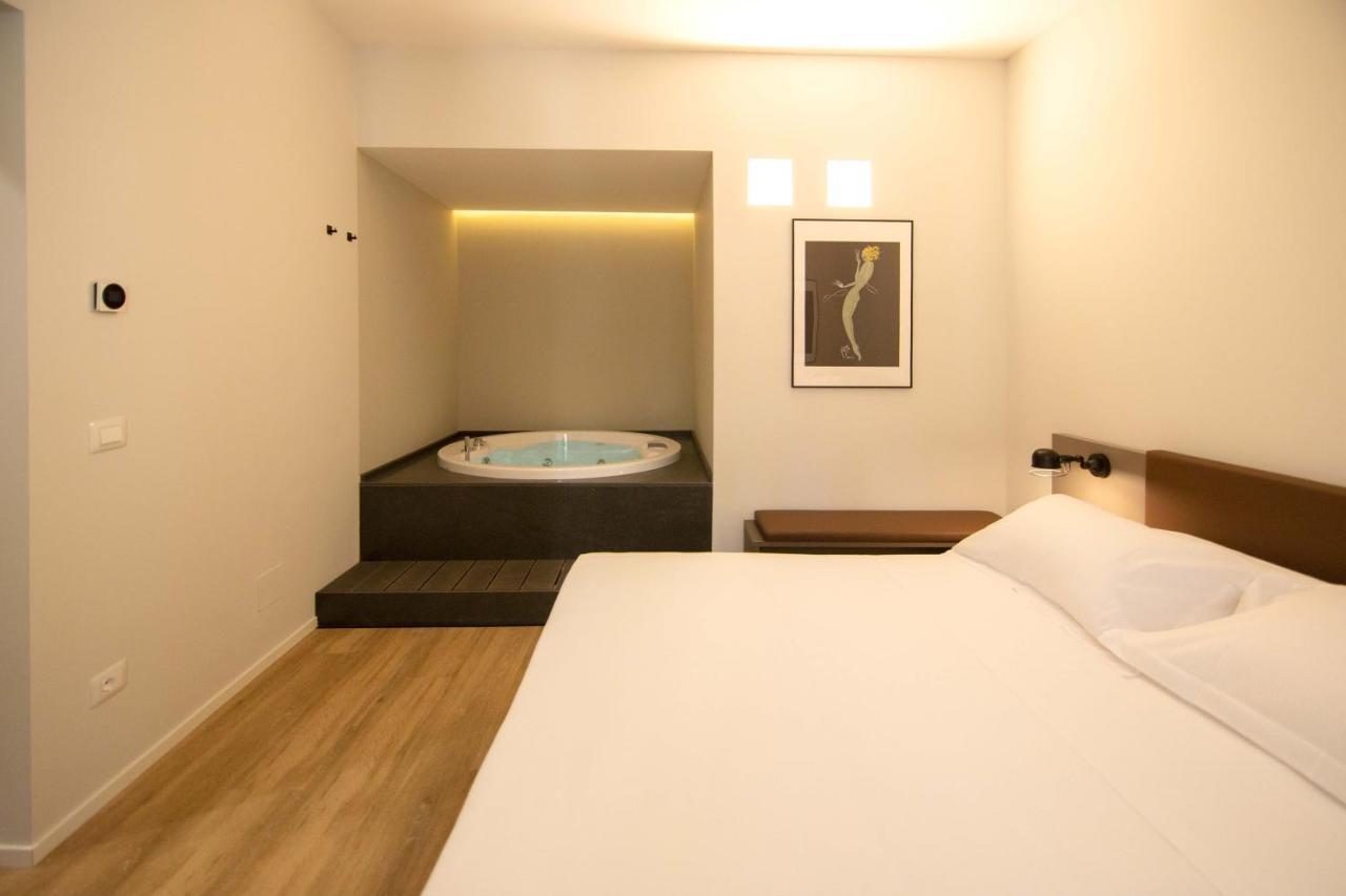 Palazzo Bellocchi - Suites & Apartments Brindisi Exterior foto