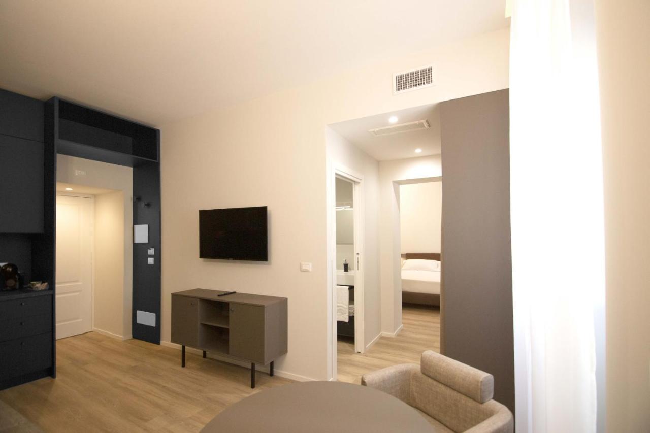 Palazzo Bellocchi - Suites & Apartments Brindisi Exterior foto
