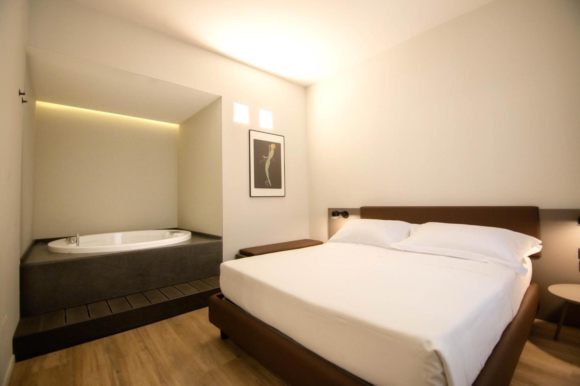Palazzo Bellocchi - Suites & Apartments Brindisi Quarto foto
